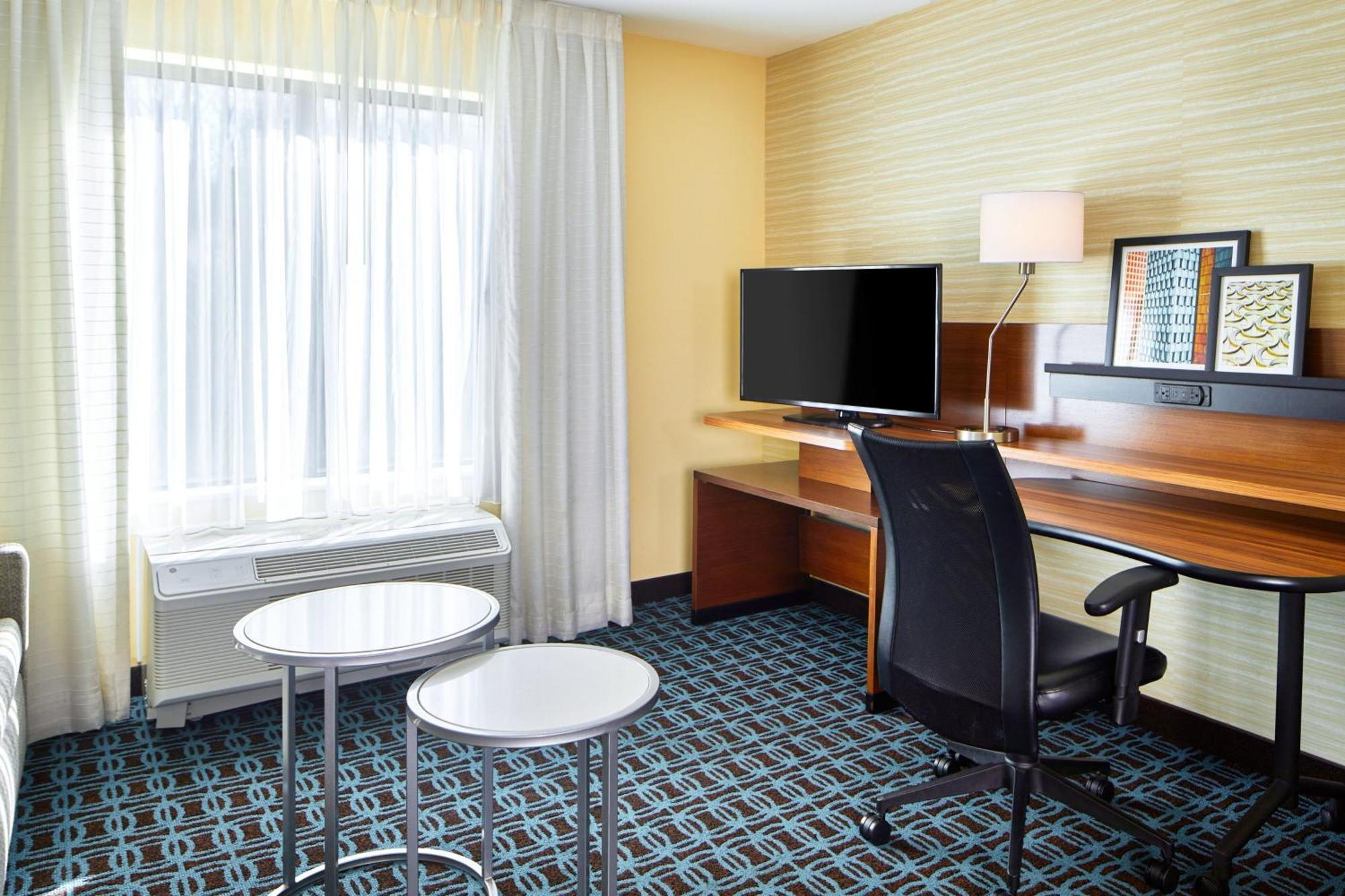 Fairfield Inn & Suites By Marriott Atlanta Лития-Спрингс Экстерьер фото